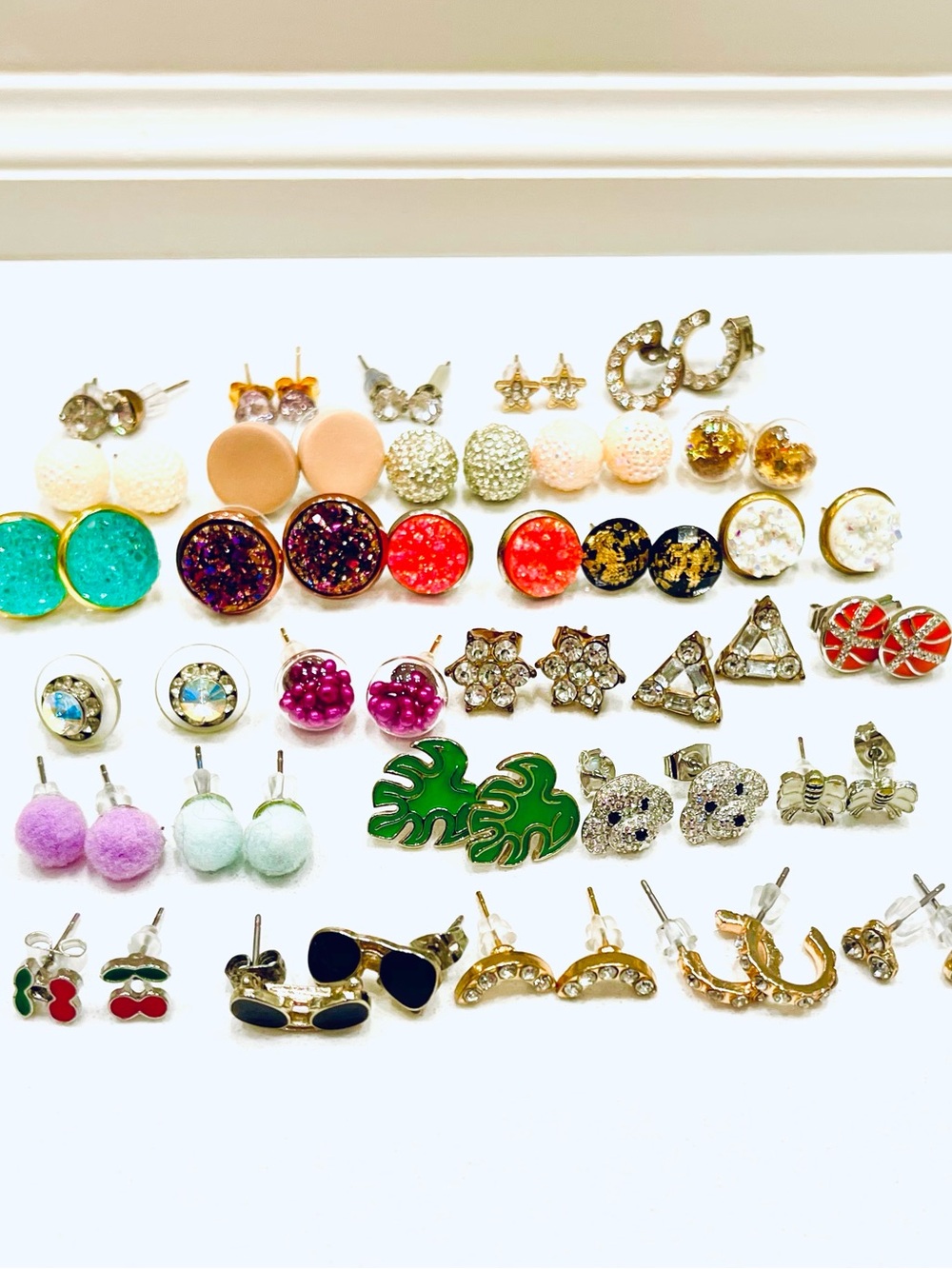 Girls Earrings 30 Pairs EUC
